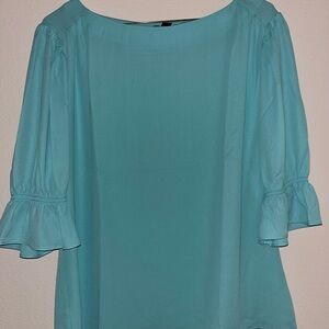 Quarter sleeve blue top